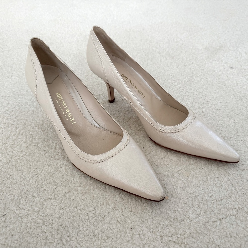 Bruno Magli beige pumps heels shoes - size 38.5 - Picture 6 of 6